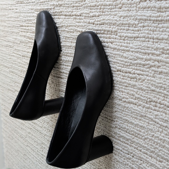 Jeffrey Campbell Simply Pump - Picture 4 of 8